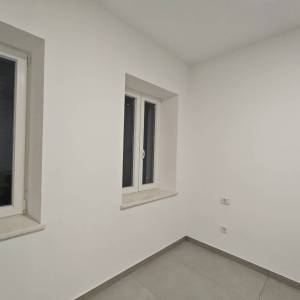 TRIBALJ- Renovirana kuća s bazenom