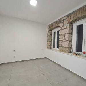 TRIBALJ- Renovirana kuća s bazenom