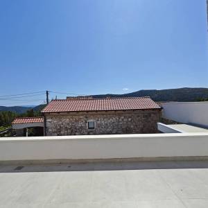 TRIBALJ- Renovirana kuća s bazenom