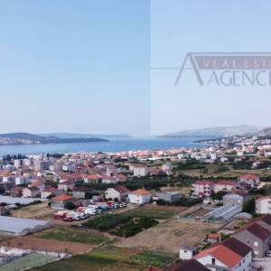 Trogir građevinsko zemljište 2618 m2 za stanove + zamjena