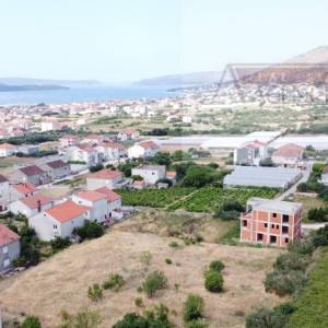Trogir građevinsko zemljište 2618 m2 za stanove + zamjena