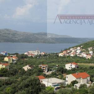 Trogir Seget Vranjica kuća sa 9 stanova roh-bau - novo u ponudi