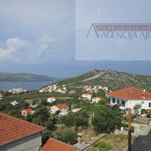 Trogir Seget Vranjica kuća sa 9 stanova roh-bau - novo u ponudi