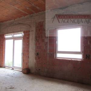 Trogir Seget Vranjica kuća sa 9 stanova roh-bau - novo u ponudi