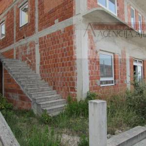 Trogir Seget Vranjica kuća sa 9 stanova roh-bau - novo u ponudi