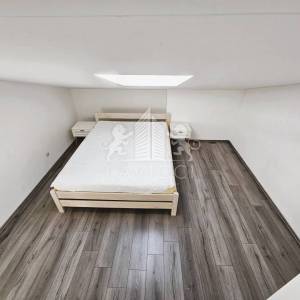 Trosoban apartman udaljen od mora 500m - Vir