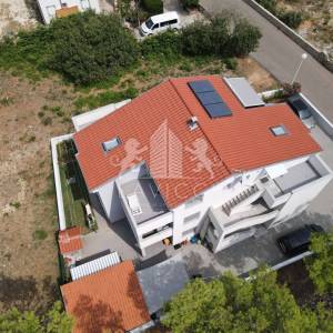 Trosoban apartman udaljen od mora 500m - Vir