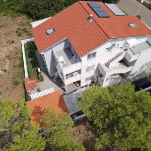 Trosoban apartman udaljen od mora 500m - Vir