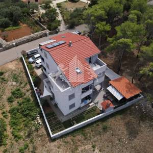 Trosoban apartman udaljen od mora 500m - Vir