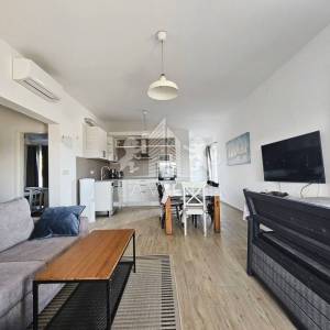 Trosoban apartman udaljen od mora 500m - Vir