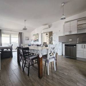 Trosoban apartman udaljen od mora 500m - Vir