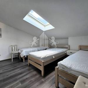 Trosoban apartman udaljen od mora 500m - Vir