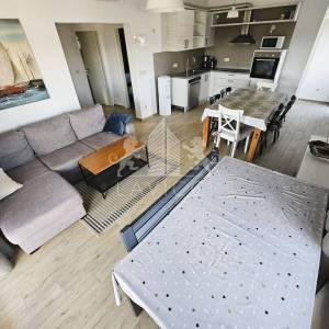 Trosoban apartman udaljen od mora 500m - Vir