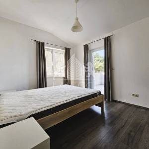 Trosoban apartman udaljen od mora 500m - Vir