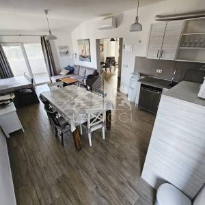 Trosoban apartman udaljen od mora 500m - Vir