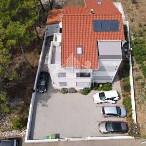 Trosoban apartman udaljen od mora 500m - Vir