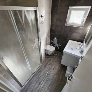 Trosoban apartman udaljen od mora 500m - Vir