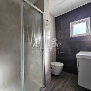 Trosoban apartman udaljen od mora 500m - Vir