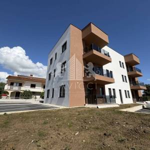 Trosoban stan s krovnom terasom - Zadar, Plovanija