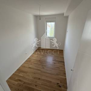 Trosoban stan s krovnom terasom - Zadar, Plovanija