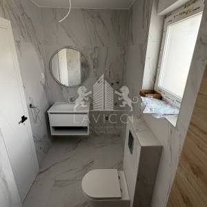 Trosoban stan s krovnom terasom - Zadar, Plovanija