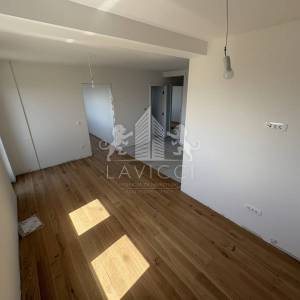 Trosoban stan s krovnom terasom - Zadar, Plovanija