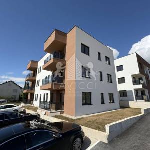 Trosoban stan s krovnom terasom - Zadar, Plovanija