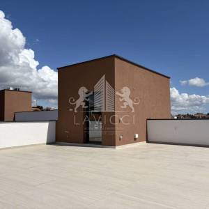 Trosoban stan s krovnom terasom - Zadar, Plovanija