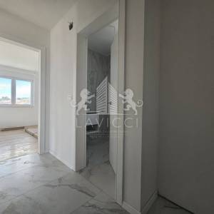 Trosoban stan s krovnom terasom - Zadar, Plovanija