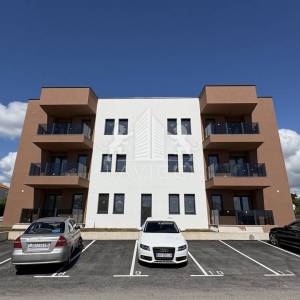 Trosoban stan s krovnom terasom - Zadar, Plovanija