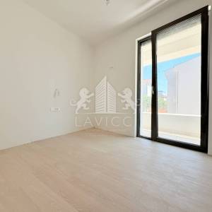 Trosoban stan u novogradnji s garažom i vrtom - Diklovac, Zadar