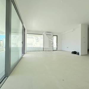 Trosoban stan u novogradnji s garažom i vrtom - Diklovac, Zadar