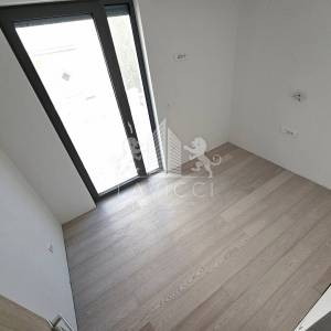 Trosoban stan u novogradnji s vrtom - Diklovac, Zadar