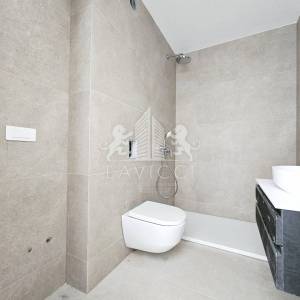 Trosobni penthouse u novogradnji s krovnom terasom - Diklovac, Zadar