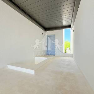 Trosobni penthouse u novogradnji s krovnom terasom - Diklovac, Zadar