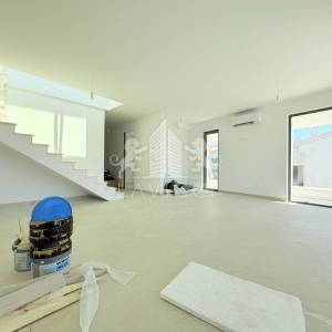 Trosobni penthouse u novogradnji s krovnom terasom - Diklovac, Zadar