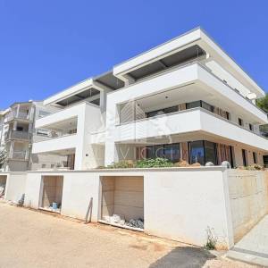 Trosobni penthouse u novogradnji s krovnom terasom - Diklovac, Zadar