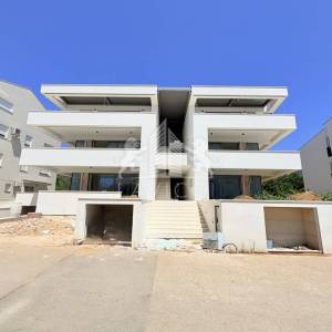 Trosobni penthouse u novogradnji s krovnom terasom - Diklovac, Zadar