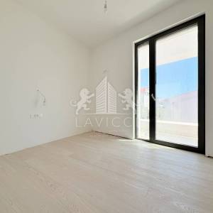 Trosobni penthouse u novogradnji s krovnom terasom - Diklovac, Zadar