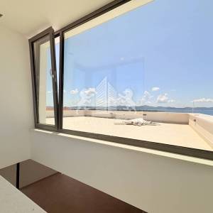 Trosobni penthouse u novogradnji s krovnom terasom - Diklovac, Zadar