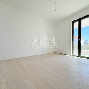 Trosobni penthouse u novogradnji s krovnom terasom - Diklovac, Zadar