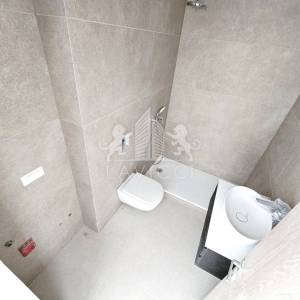 Trosobni penthouse u novogradnji s krovnom terasom - Diklovac, Zadar