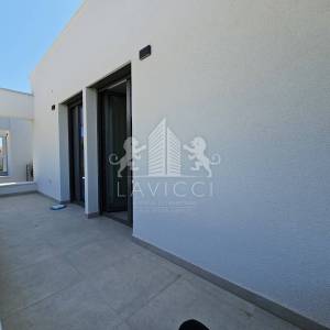 Trosobni penthouse u novogradnji s krovnom terasom - Diklovac, Zadar