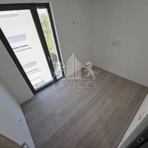 Trosobni penthouse u novogradnji s krovnom terasom - Diklovac, Zadar