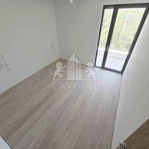 Trosobni penthouse u novogradnji s krovnom terasom - Diklovac, Zadar