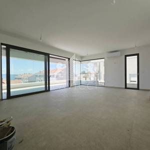 Trosobni penthouse u novogradnji s krovnom terasom - Diklovac, Zadar