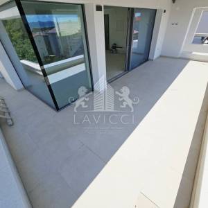 Trosobni penthouse u novogradnji s krovnom terasom - Diklovac, Zadar