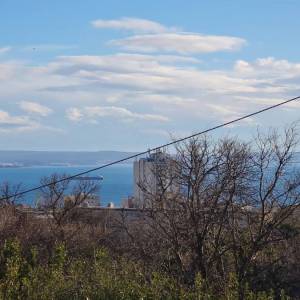 TRSAT, RIJEKA - Trosobni stan s pogledom na more, okućnicom i parkirnim mjestima