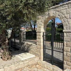 UMAG – Kuća s bazenom i tri odvojena apartmana