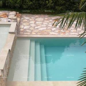 UMAG – Kuća s bazenom i tri odvojena apartmana